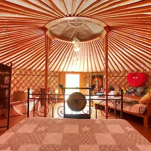 Kikiki Yurta Glamping Guisguey